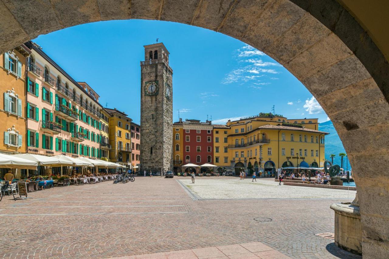 Appartamento Amy - Happy Rentals Riva del Garda Exterior photo